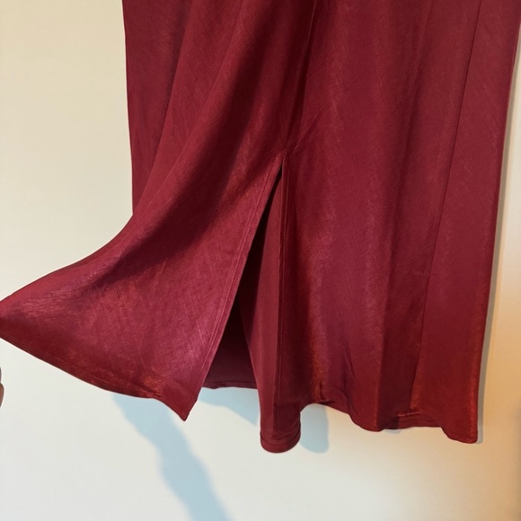 NWOT Time and Tru Flowy Mid Skirt Wine Maroon 4/6 - Picture 2 of 8